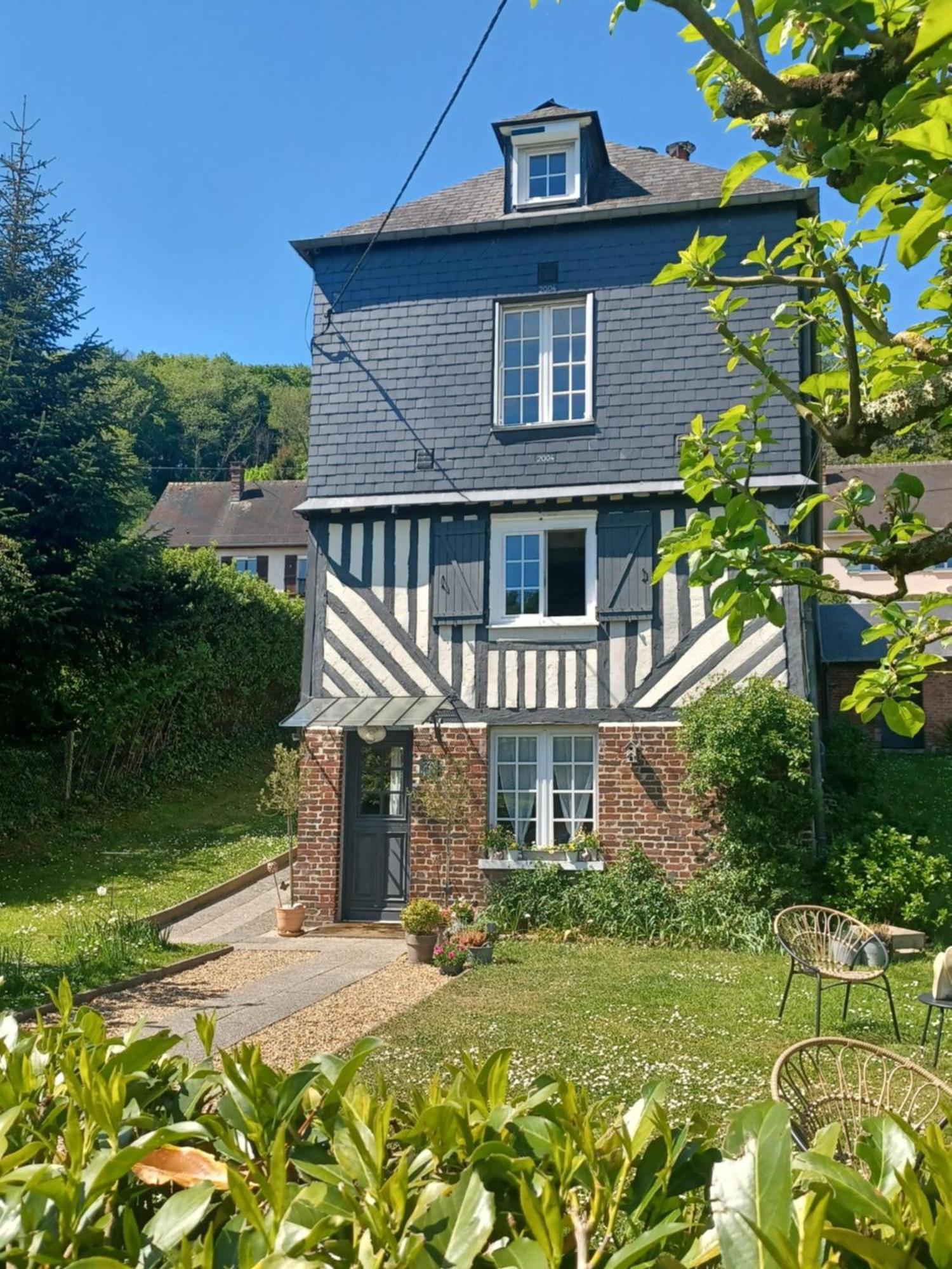 Les Pommiers Bed and Breakfast Honfleur Exteriör bild