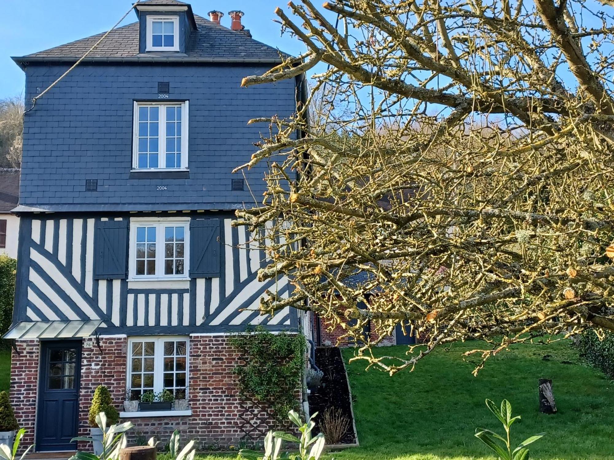 Les Pommiers Bed and Breakfast Honfleur Exteriör bild