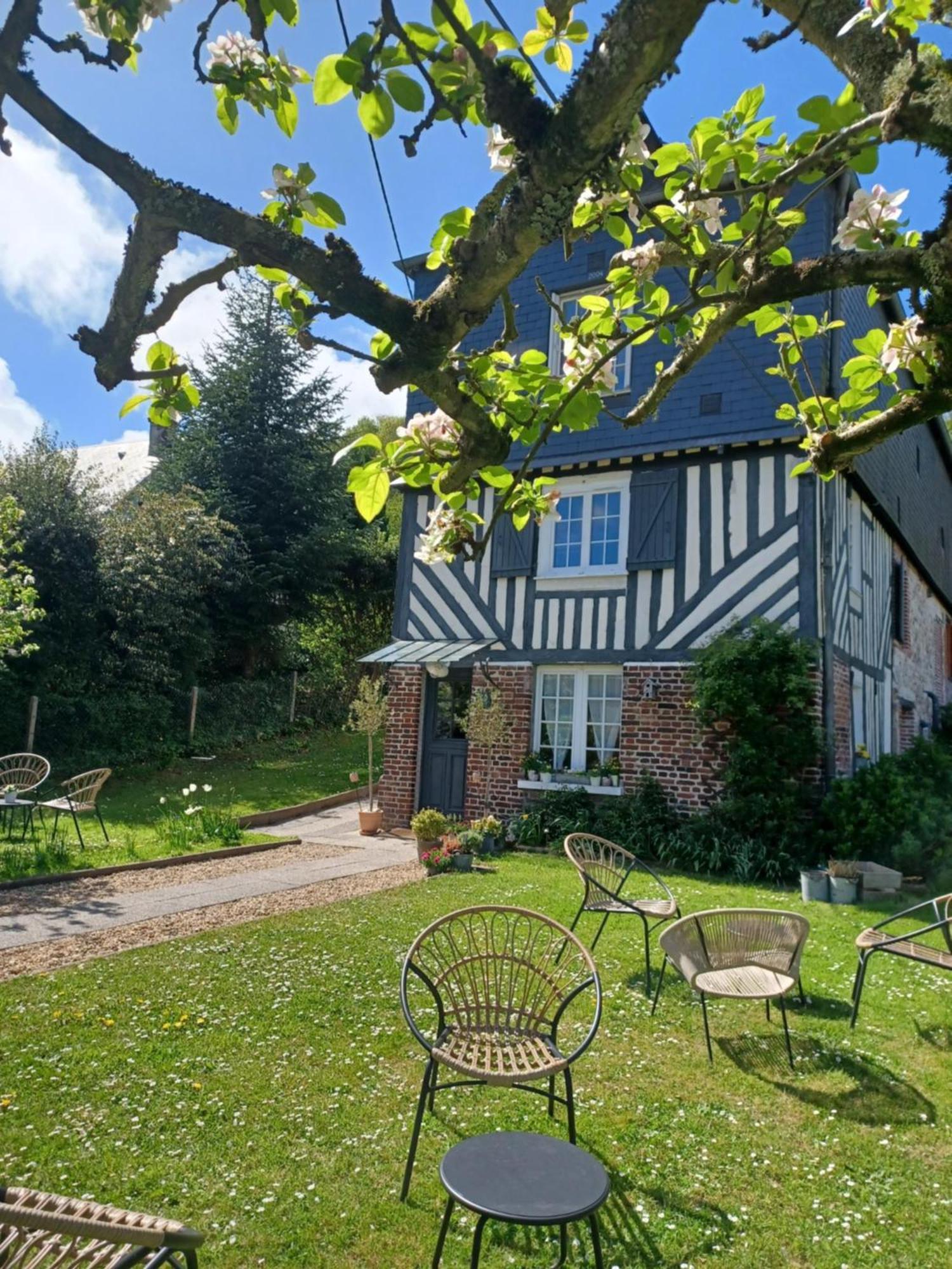 Les Pommiers Bed and Breakfast Honfleur Exteriör bild