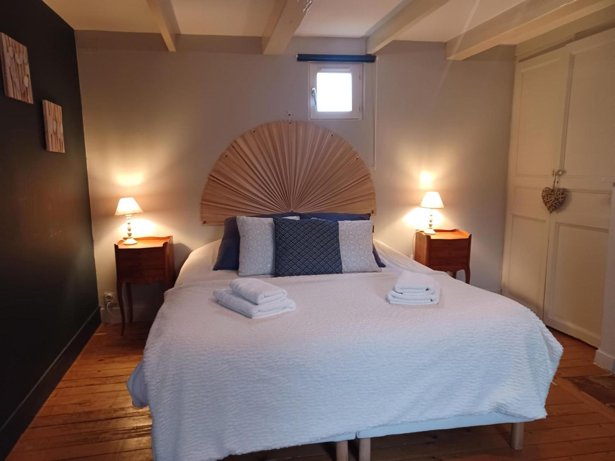 Les Pommiers Bed and Breakfast Honfleur Exteriör bild